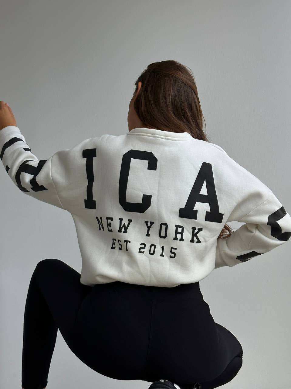 Sweat avec écriture par derrière