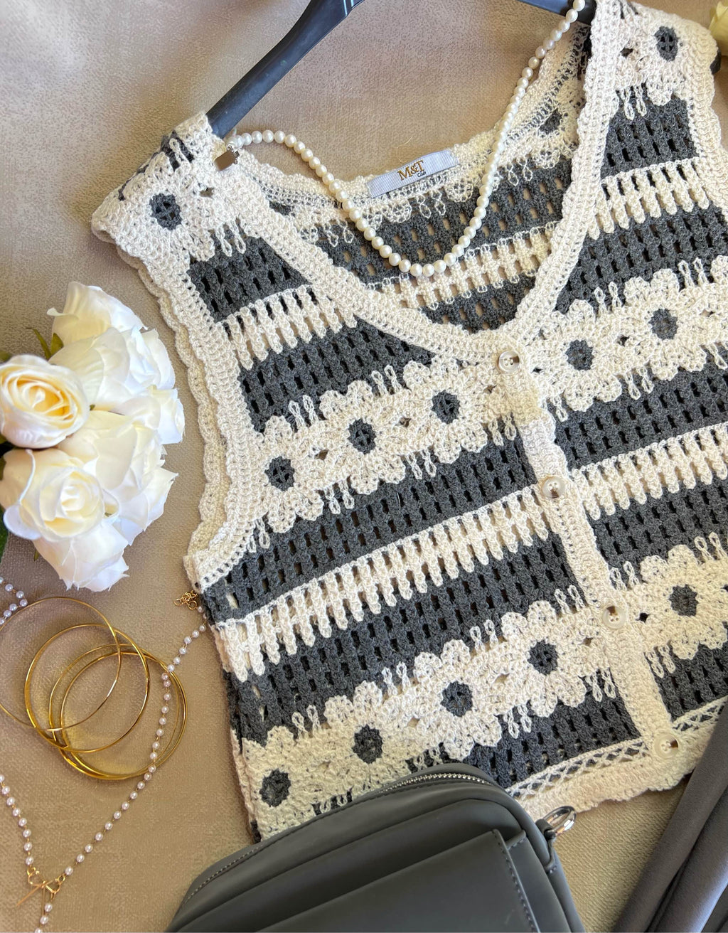 Cardigan sans manche en crochet