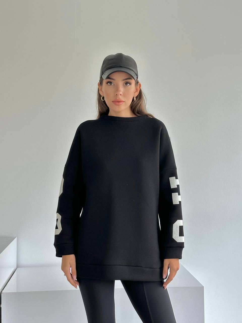 Sweat avec écriture par derrière