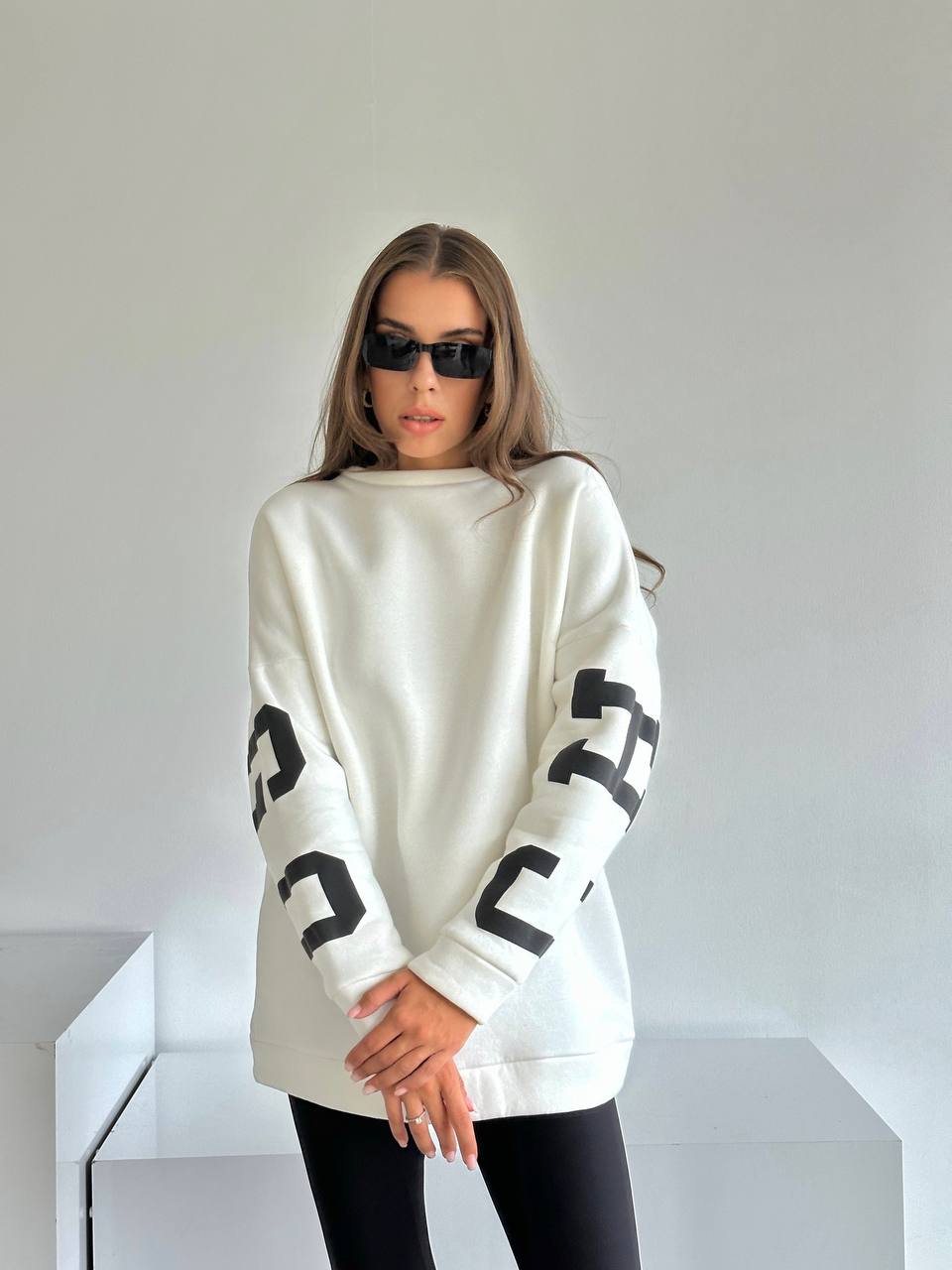 Sweat avec écriture par derrière