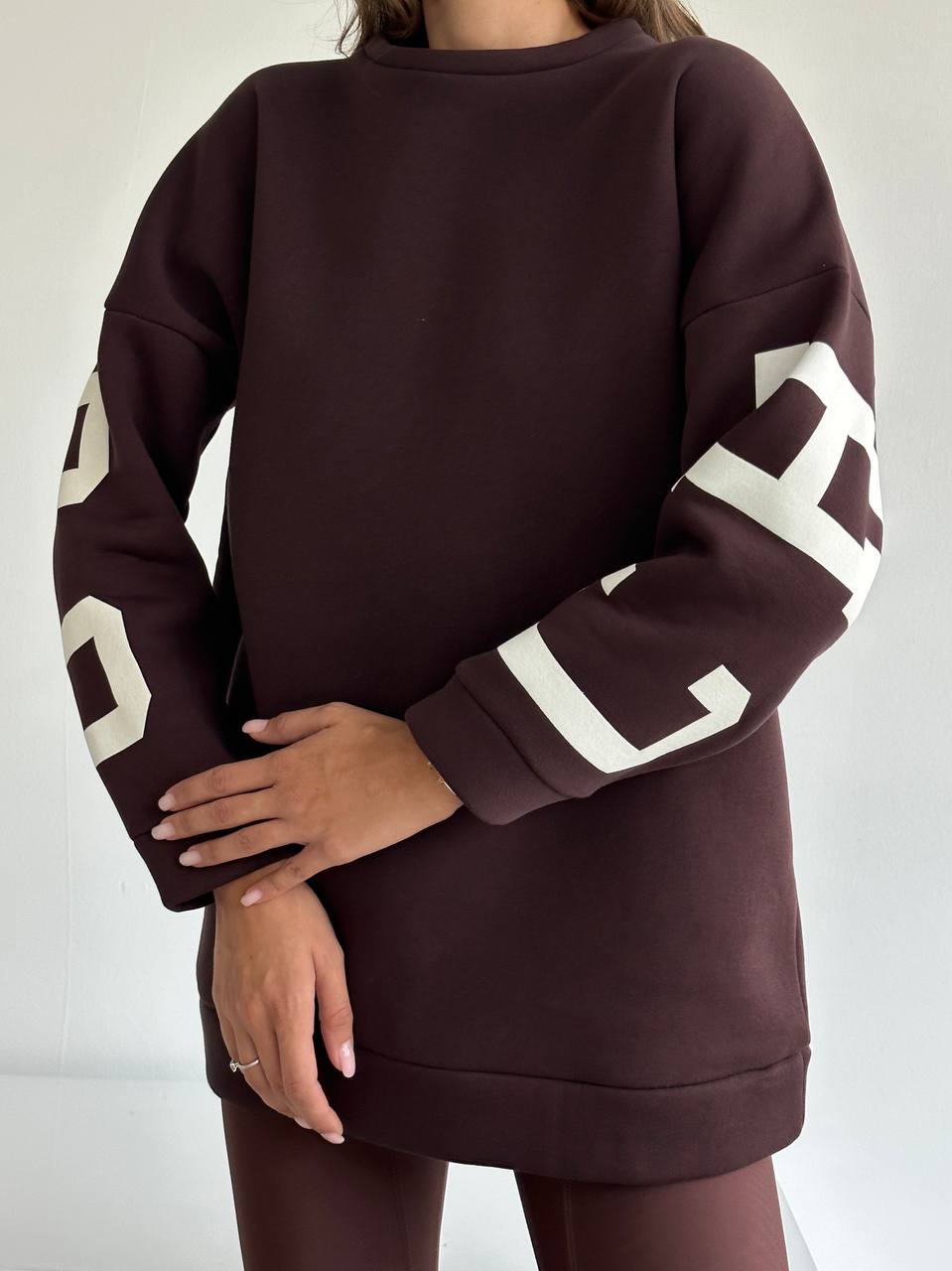 Sweat avec écriture par derrière