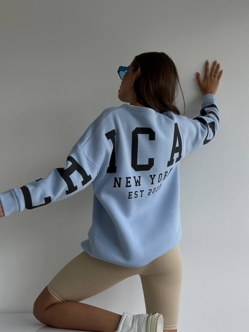 Sweat avec écriture par derrière